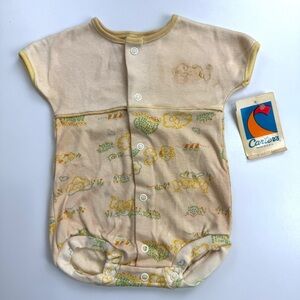 Vintage 80s USA Carters Sz 6M Onesie Romper NWT Beige Bunnies w/ Carrots Neutral